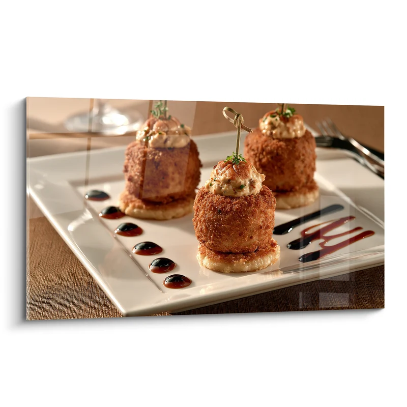 Tableau Croquettes dorées sur assiette blanche laquée - Art de la table - Edition Plat gastronomique