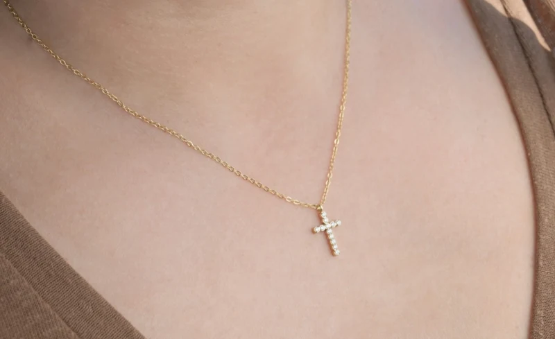 Dainty Cross Necklace stainless steel